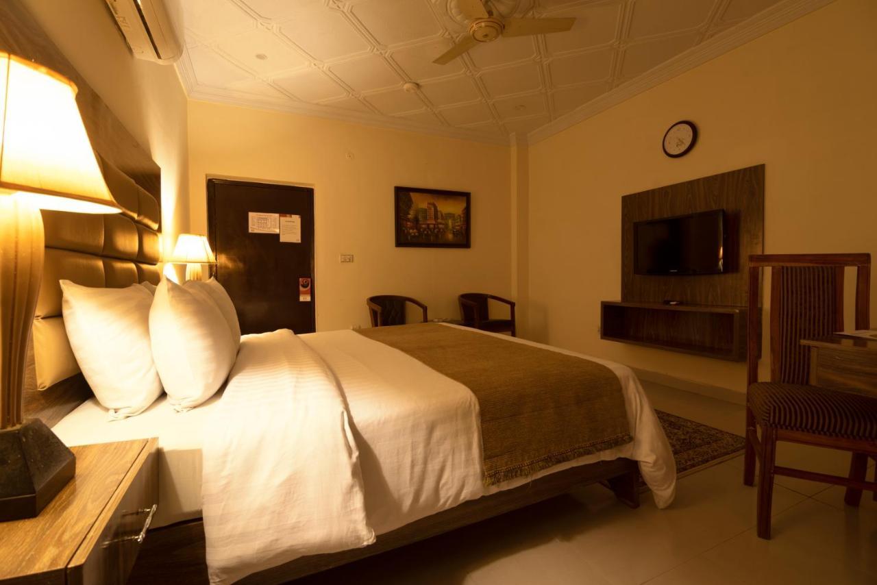 Hotel One Lalazar Multan Extérieur photo